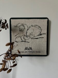 Gepersonaliseerd geboorte portret met wandpaneel